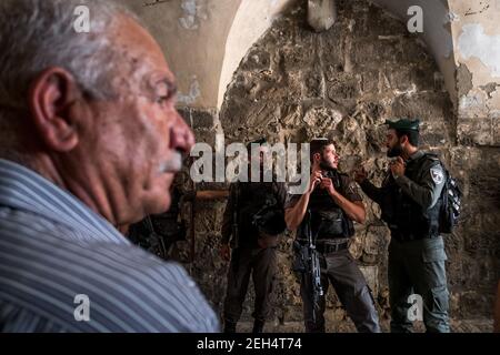 Forces de sécurité israéliennes en service dans les rues de la vieille ville. Les tensions sont nombreuses, surtout pendant les fêtes et les vendredis. 19 mai 2018. Jérusalem. israël. Palestine. Banque D'Images