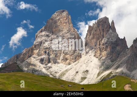 Plattkofel (Sasso Piatto) et Grohmannspitze (Sasso Levante) belles montagnes à Val di Fassa près de Sellagrape, Tirol du Sud, Dolomiten montagnes, Italie Banque D'Images