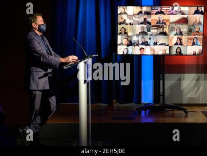 Pasadena, États-Unis d'Amérique. 18 février 2021. Michael Watkins, directeur de la JPL de la NASA, s'est prononcé lors d'une conférence de presse post-atterrissage à la NASA Jet propulsion Laboratory le 18 février 2021 à Pasadena, en Californie. La persévérance Mars rover a débarqué avec succès et a immédiatement commencé à envoyer des données à la Terre. Credit: Planetpix/Alamy Live News Banque D'Images