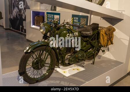 Une moto militaire BSA M20 des années 1940 dans le musée REME (ingénieurs électriciens et mécaniciens royaux), Lyneham, Wiltshire, Royaume-Uni Banque D'Images