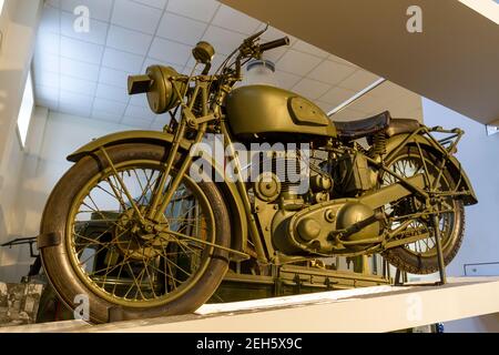 Une moto militaire BSA M20 des années 1940 dans le musée REME (ingénieurs électriciens et mécaniciens royaux), Lyneham, Wiltshire, Royaume-Uni Banque D'Images