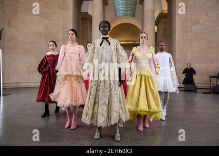 PRÉSENTATION de LA collection BORA AKSU AW21 pour le London Fashion week Show, Tate Britain, Londres, Royaume-Uni 19 février 2021 Banque D'Images