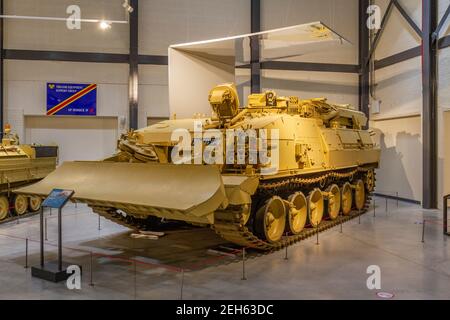 Un véhicule de réparation et de récupération blindé Challenger (CRARRV) dans le musée REME (ingénieurs électriciens et mécaniciens royaux), Lyneham, Wiltshire, Royaume-Uni. Banque D'Images