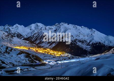 La station de ski de Formigal et la vallée de Tena en hiver (Aragon, Pyrénées, Espagne) Banque D'Images