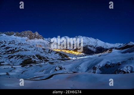 La station de ski de Formigal et la vallée de Tena en hiver (Aragon, Pyrénées, Espagne) Banque D'Images