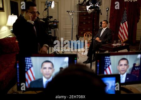 Le président Barack Obama mène des entretiens dans la salle des cartes de la Maison Blanche, le 30 mars 2009. Banque D'Images