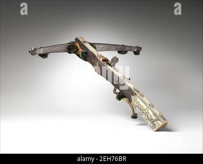 Crossbow (Halbe R&#xfc;stung) avec Winder (Cranequin), allemand, Dresde, daté du 1742.fait pour la cour de Friedrich August II, électeur de Saxe de 1733 à 1763 Banque D'Images