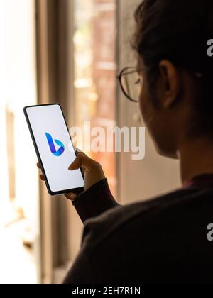 Assam, inde - 19 février 2021 : logo Microsoft Bing sur image de stock d'écran de téléphone. Banque D'Images