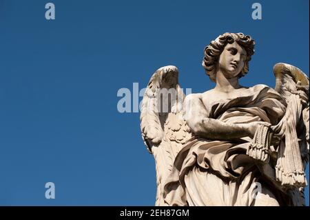 Un des Bernins Anges sur le ponte Sant'Angelo à Rome, en Italie Banque D'Images