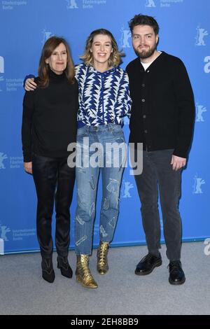 Joanna Hogg, Honor Swinton-Byrne et Tom Burke assistent à une séance photo pour le souvenir lors du 69e Festival du film de Berlin. © Paul Treadway Banque D'Images