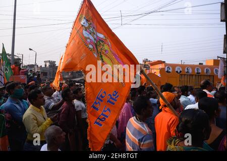 Pour tenter de rejoindre les personnes de 294 circonscriptions de l'Assemblée législative avant les prochaines élections à l'Assemblée du Bengale occidental, le parti au pouvoir du Parti indien Bharatiya Janata (BJP) a organisé le "Parivatan Rathyatra" (Voyage de Chariot pour le changement). Il était dirigé par le chef du BJP et porte-parole du Bengale-Occidental Samik Bhattacharya. Nadia, Bengale occidental, Inde. Banque D'Images