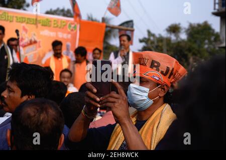 Pour tenter de rejoindre les personnes de 294 circonscriptions de l'Assemblée législative avant les prochaines élections à l'Assemblée du Bengale occidental, le parti au pouvoir du Parti indien Bharatiya Janata (BJP) a organisé le "Parivatan Rathyatra" (Voyage de Chariot pour le changement). Il était dirigé par le chef du BJP et porte-parole du Bengale-Occidental Samik Bhattacharya. Nadia, Bengale occidental, Inde. Banque D'Images