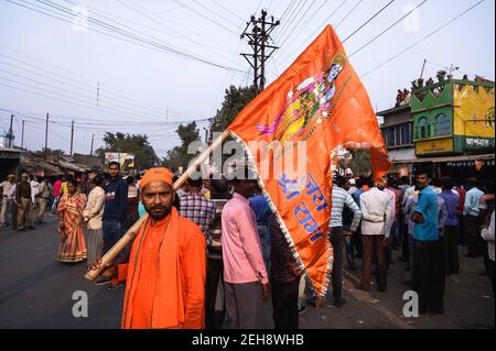 Pour tenter de rejoindre les personnes de 294 circonscriptions de l'Assemblée législative avant les prochaines élections à l'Assemblée du Bengale occidental, le parti au pouvoir du Parti indien Bharatiya Janata (BJP) a organisé le "Parivatan Rathyatra" (Voyage de Chariot pour le changement). Il était dirigé par le chef du BJP et porte-parole du Bengale-Occidental Samik Bhattacharya. Nadia, Bengale occidental, Inde. Banque D'Images