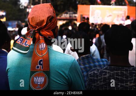 Pour tenter de rejoindre les personnes de 294 circonscriptions de l'Assemblée législative avant les prochaines élections à l'Assemblée du Bengale occidental, le parti au pouvoir du Parti indien Bharatiya Janata (BJP) a organisé le "Parivatan Rathyatra" (Voyage de Chariot pour le changement). Il était dirigé par le chef du BJP et porte-parole du Bengale-Occidental Samik Bhattacharya. Nadia, Bengale occidental, Inde. Banque D'Images