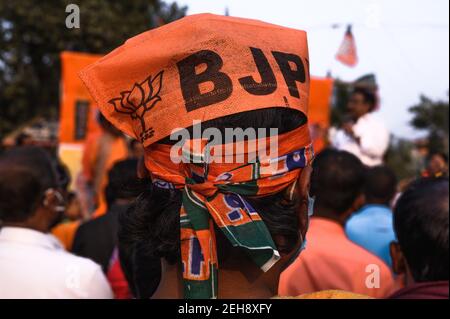 Pour tenter de rejoindre les personnes de 294 circonscriptions de l'Assemblée législative avant les prochaines élections à l'Assemblée du Bengale occidental, le parti au pouvoir du Parti indien Bharatiya Janata (BJP) a organisé le "Parivatan Rathyatra" (Voyage de Chariot pour le changement). Il était dirigé par le chef du BJP et porte-parole du Bengale-Occidental Samik Bhattacharya. Nadia, Bengale occidental, Inde. Banque D'Images