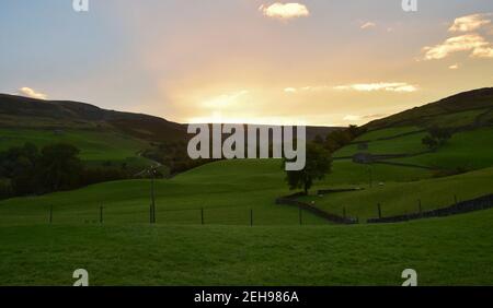 Un coucher de soleil lent dans les Yorkshire Dales à Keld Banque D'Images