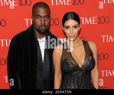 DOSSIER : Kim Kardashian et Kanye West File for Divorce. New York, NY, États-Unis. 21 avril 2021. Kanye West et Kim Kardashian West assistent au GALA TIME 100 au Frederick P. Rose Hall le 21 avril 2015 à New York. Crédit : John Palmer/Media Punch/Alamy Live News Banque D'Images