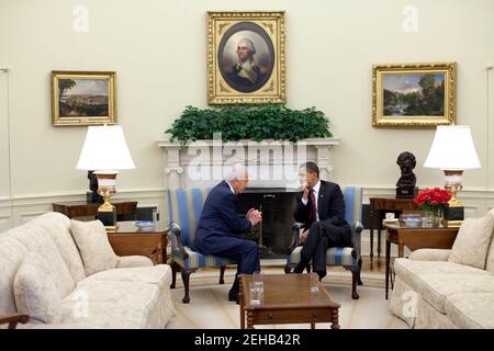 Le président Barack Obama rencontre le président israélien Shimon Peres dans le bureau ovale le mardi 5 mai 2009. Banque D'Images