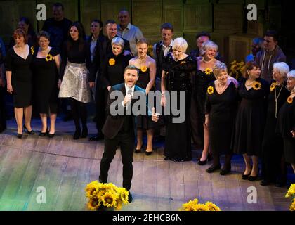 Gary Barlow joue en direct sur scène pendant la soirée presse des filles au Phoenix Theatre, Londres. Date de la photo: Mardi 21 février 2017. Le crédit photo devrait se lire: © DavidJensen Banque D'Images