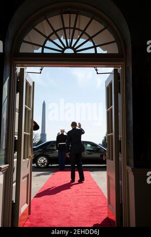 Le président Barack Obama fait passer Au revoir au président français François Hollande devant la salle de réception diplomatique de la Maison Blanche, le 11 février 2014. Banque D'Images