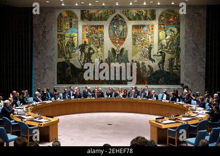 Le président Barack Obama appelle à un vote pour la présidence d'un sommet du Conseil de sécurité des Nations Unies sur les combattants terroristes étrangers aux Nations Unies à New York, N.Y., le 24 septembre 2014. Photo officielle de la Maison Blanche par Pete Souza) cette photo officielle de la Maison Blanche est disponible uniquement pour publication par les organismes de presse et/ou pour impression personnelle par le(s) sujet(s) de la photo. La photographie ne peut être manipulée d'aucune manière et ne peut pas être utilisée dans des documents commerciaux ou politiques, des publicités, des courriels, des produits, des promotions qui, de quelque manière que ce soit, suggèrent une approbation ou une approbation o Banque D'Images