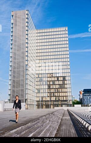 Femme d'affaires à Paris Banque D'Images