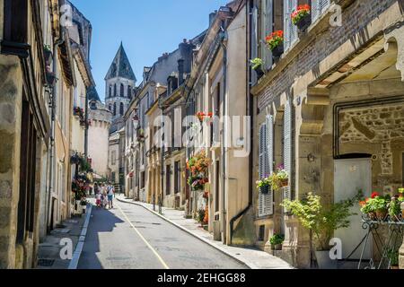 Petite rue Chauchien menant à la Cathédrale d'Autun, département de Saône-et-Loire, région Bourgogne-France-Comté, France Banque D'Images