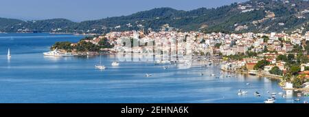 Île de Skiathos Grèce port vue panoramique paysage Méditerranée Egée voyage Banque D'Images