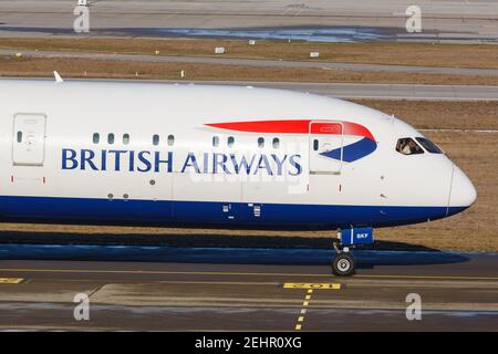 Stuttgart, Allemagne - 15 janvier 2021 : avion Boeing 787-9 Dreamliner de British Airways à l'aéroport de Stuttgart (STR) en Allemagne. Banque D'Images