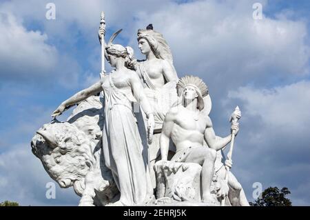 Statue allégorique représentant le continent américain à l'angle de l'Albert Memorial à Hyde Park, Kensington, Londres. Banque D'Images