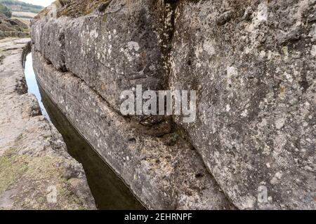 Canal de Handcut, Cumbe Mayo, ou 'Narrow River' à Cajamarca Quechua, site archéologique, Cajamarca, Pérou Banque D'Images