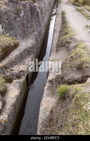 Canal de Handcut, Cumbe Mayo, ou 'Narrow River' à Cajamarca Quechua, site archéologique, Cajamarca, Pérou Banque D'Images