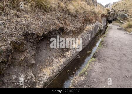 Canal de Handcut, Cumbe Mayo, ou 'Narrow River' à Cajamarca Quechua, site archéologique, Cajamarca, Pérou Banque D'Images