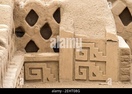 Espace administratif, Bas-reliefs, dessins de résille, Palais du XIVe siècle, Chan Chan, La plus grande ville adobe au monde et la plus grande ville pré-colombienne d'Amérique du Sud, Banque D'Images