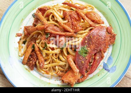 fruits de mer italiens traditionnels : linguine all'astice ou homard Banque D'Images