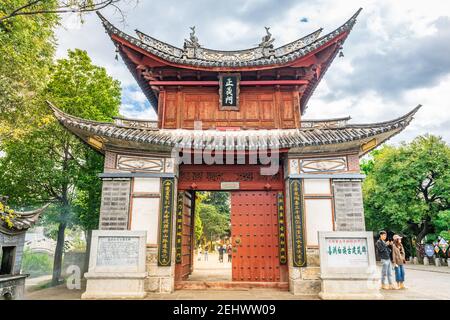 Dali Chine , 6 octobre 2020 : porte d'entrée de la vieille ville de Dali Xizhou dans le Yunnan en Chine Banque D'Images