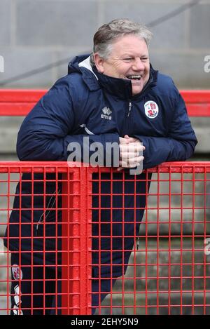 John Yems, directeur de Crawley, en avance sur le match de la Sky Bet League Two au People's Pension Stadium, Crawley. Date de la photo: Samedi 20 février 2021. Banque D'Images