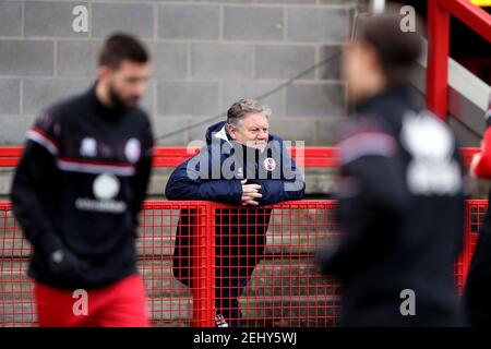 John Yems, directeur de Crawley, en avance sur le match de la Sky Bet League Two au People's Pension Stadium, Crawley. Date de la photo: Samedi 20 février 2021. Banque D'Images