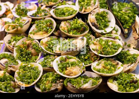 Gros plan de fruits de mer au marché nocturne de Phu Quoc, Vietnam Banque D'Images