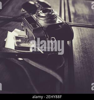 Ancien appareil photo vintage rétro sur planches de bois abstract background Banque D'Images