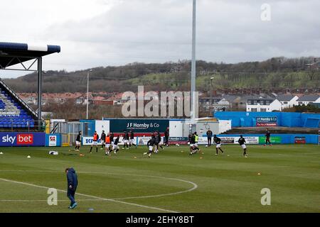 BARROW À FURNESS, ANGLETERRE; LE 20 FÉVRIER : vue générale de l'équipe Barrow qui s'échauffe lors du match Sky Bet League 2 entre Barrow et Morecambe à Holker Street, Barrow-in-Furness le samedi 20 février 2021. (Crédit : Chris Donnelly | MI News) Banque D'Images