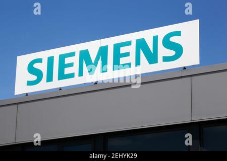 Villefranche, France - 10 juin 2019 : logo Siemens sur un bâtiment. Siemens est une multinationale allemande Banque D'Images