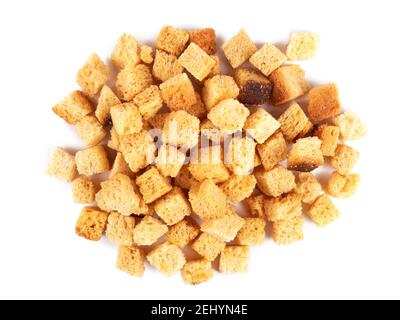 Pile de croûtons de pain isolés sur fond blanc.vue de l'emontop Banque D'Images