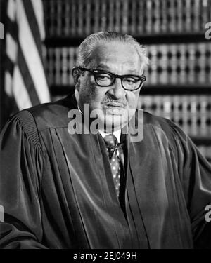 Thurgood Marshall. Portrait de la première justice afro-américaine à siéger à la Cour suprême des États-Unis, Thurgood Marshall (1908-1993) . Photographie officielle, 1976 Banque D'Images