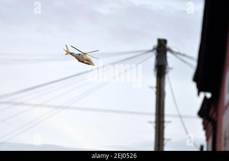 Leicester, Leicestershire, Royaume-Uni, 20 février 2021. ROYAUME-UNI. Activité policière sur Lothair Road à Leicester. Plusieurs voitures de police et un hélicoptère Air Ambulance étaient présents sur les lieux. Alex Hannam/Alamy Live News Banque D'Images