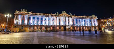 Illuminations du Capitole de nuit, à Toulouse dans la haute-Garonne, Occitanie, France Banque D'Images