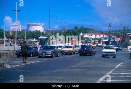 Port d'Espagne Trinidad Cars sur Road Street Scene Banque D'Images