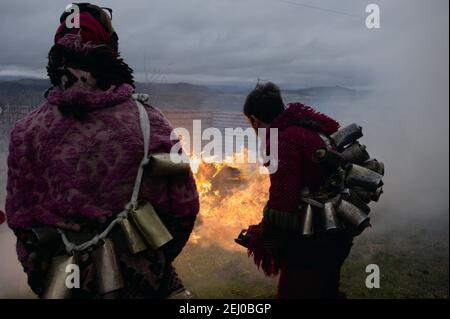 Les festivités de l'Entrudo (ou Shrovetide) à Vila Boa (petit village de la région Portugal de Trás-OS-Montes), une fête traditionnelle du carnaval qui date Banque D'Images