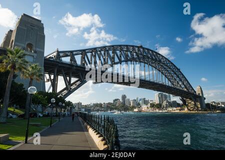 Sydney Harbour Bridge et Hickson Road Reserve, Sydney, Nouvelle-Galles du Sud, Australie. Banque D'Images