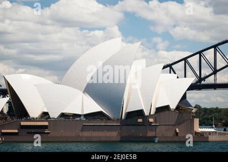 Le Sydney Harbour Bridge et l'Opéra de Sydney, Bennelong point, Sydney, Nouvelle-Galles du Sud, Australie. Banque D'Images